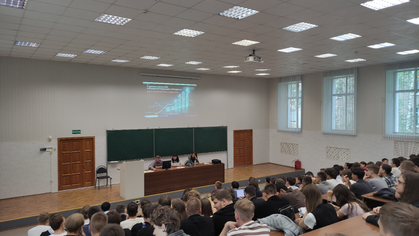 На факультете вычислительной техники проведены мероприятия, посвященные Дню солидарности в борьбе с терроризмом.