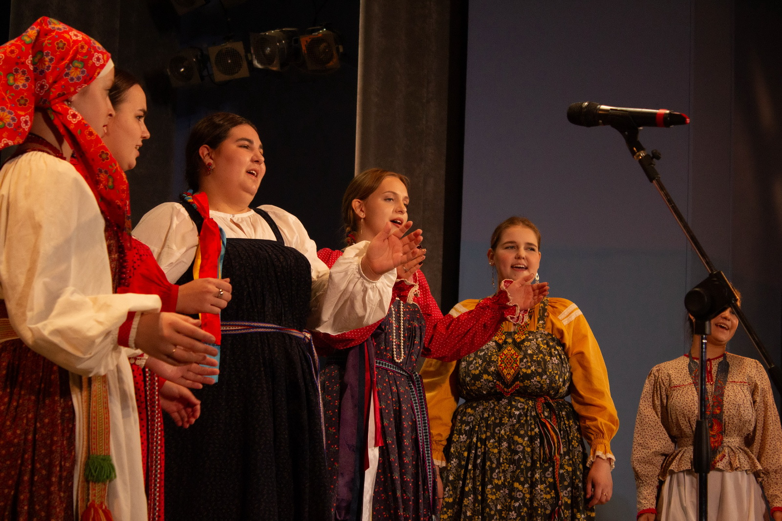 Студенты ФВТ приняли активное участие в церемонии закрытия Приволжского культурно-образовательного форума «Жар-птица-Пенза».